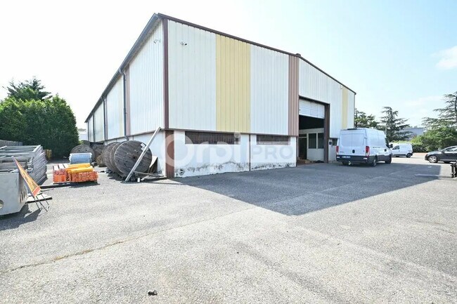 Plus de détails pour Local d’activités à vendre