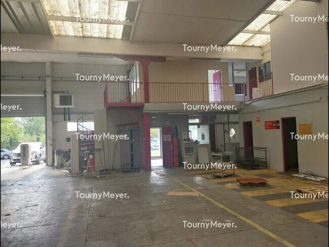 Plus de détails pour Local d'activités à louer