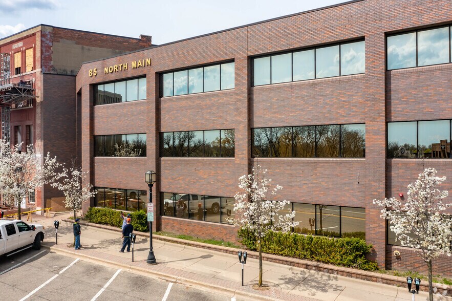 85 N Main St, Mount Clemens, MI à louer - Photo de l’immeuble – Image 3 sur 18