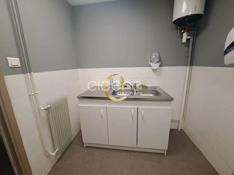 Bureau dans Romagnat à louer - Photo de l’immeuble – Image 3 sur 6