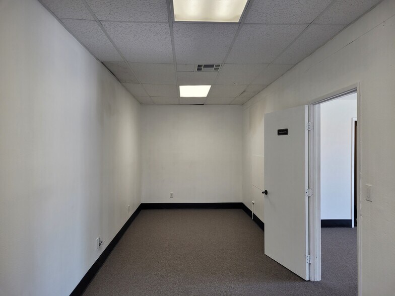 1004 W Brooks St, Ontario, CA à louer - Photo de l’immeuble – Image 3 sur 16