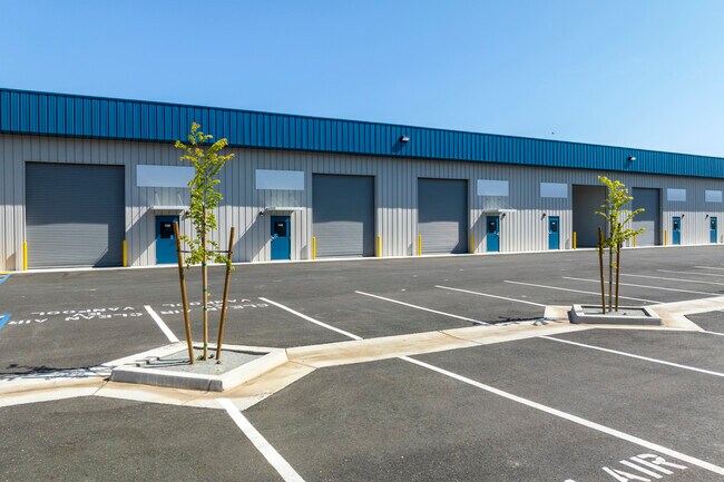 Plus de détails pour 325-355 S Schnoor Ave, Madera, CA - Local d'activités, Industriel/Logistique à louer