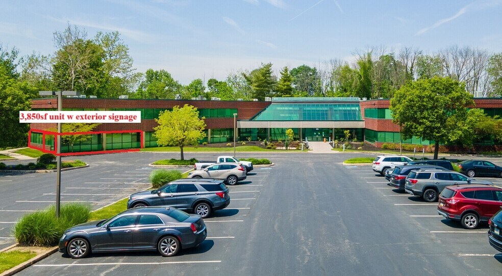 855 Springdale Dr, Exton, PA à louer - Photo de l’immeuble – Image 2 sur 6