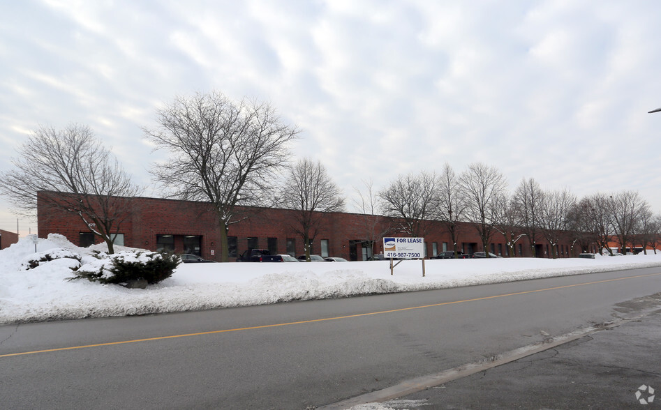 69 Viceroy Rd, Vaughan, ON à louer - Photo de l’immeuble – Image 3 sur 5