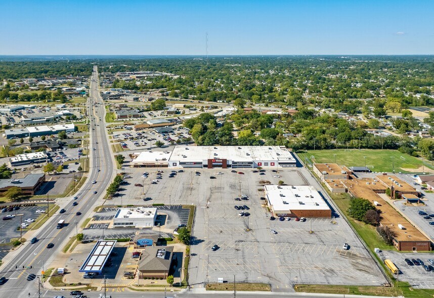 5796 S Lindbergh Blvd, Saint Louis, MO à louer - Photo de l’immeuble – Image 3 sur 5
