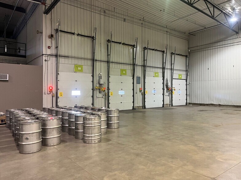 1037 Boul Industriel, Granby, QC à louer - Photo de l’immeuble – Image 3 sur 4
