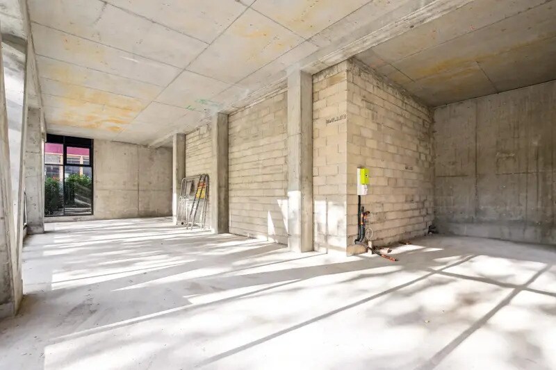 Immeuble residentiel dans L'île-Saint-Denis à vendre - Photo de la construction – Image 2 sur 14