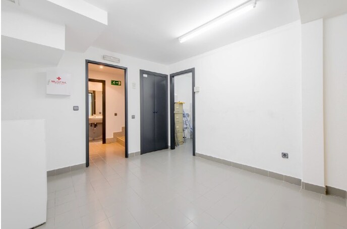 Immeuble residentiel dans Madrid, Madrid à vendre - Photo intérieure – Image 2 sur 3