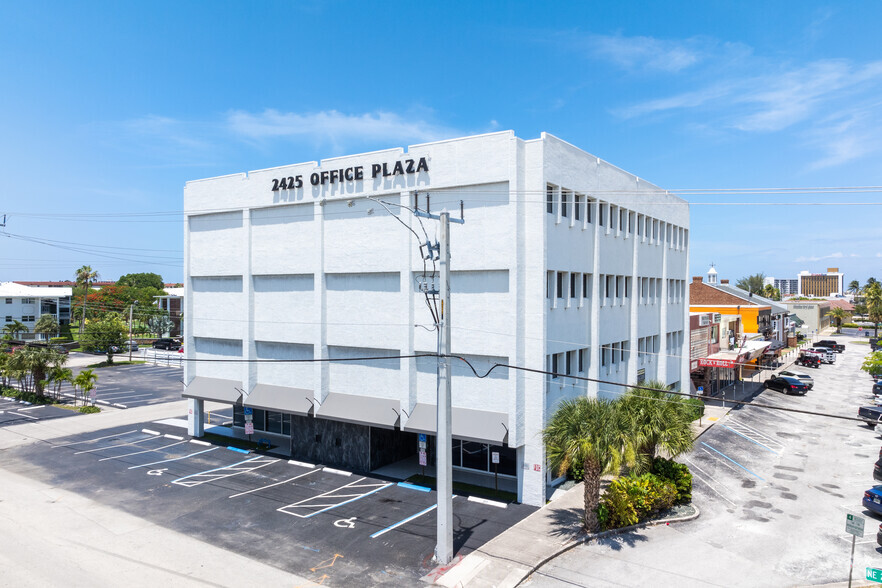 2425 E Commercial Blvd, Fort Lauderdale, FL à louer - Photo de l’immeuble – Image 1 sur 16