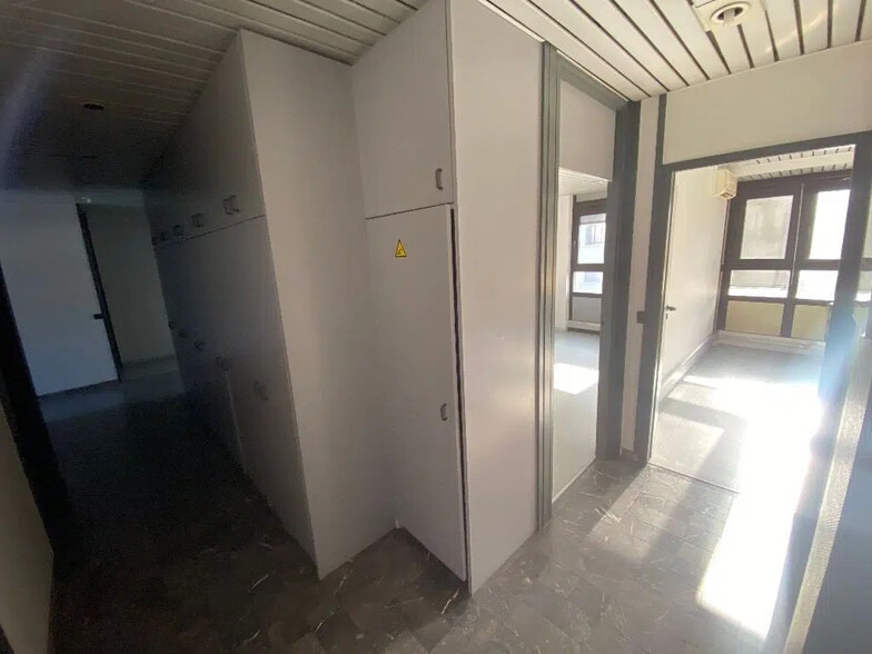 Bureau dans Annecy à vendre - Photo de l’immeuble – Image 2 sur 7