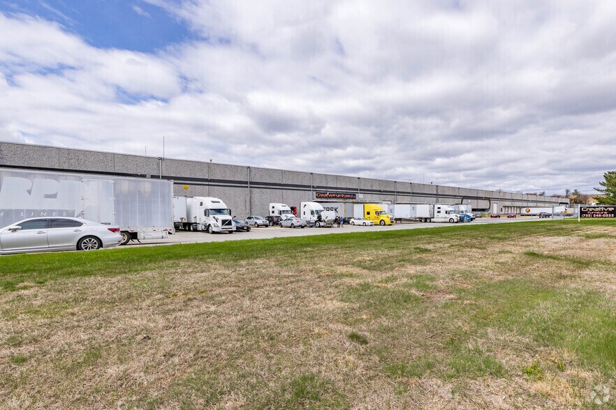 36 Saw Mill Pond Rd, Edison, NJ à louer - Photo de l’immeuble – Image 3 sur 4