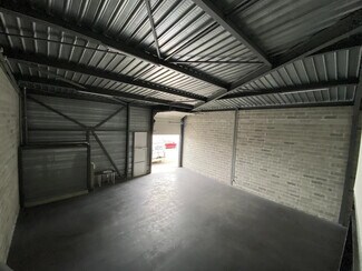 Plus de détails pour 2 Rue De Bussaguet, Le Taillan-Médoc - Local d'activités à louer