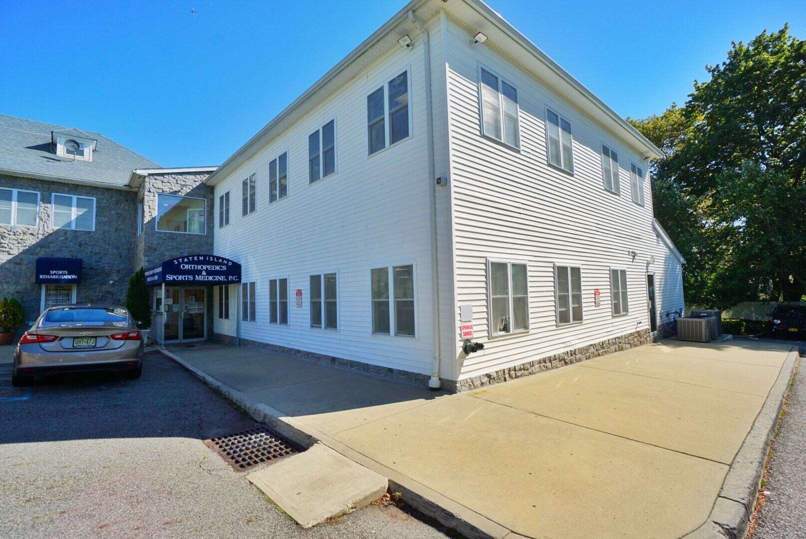 2052 Richmond Rd, Staten Island, NY à louer Photo principale– Image 1 sur 4
