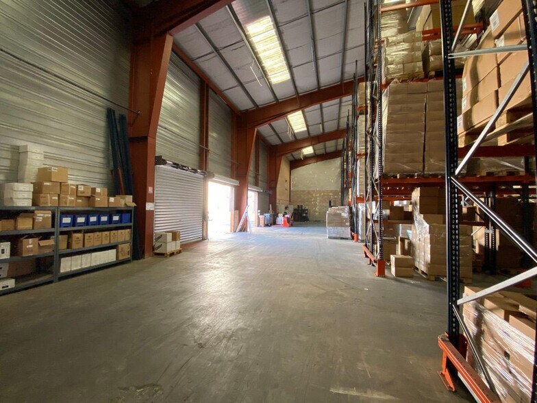 Bureau dans Flassans-sur-Issole à louer - Photo de l’immeuble – Image 3 sur 5