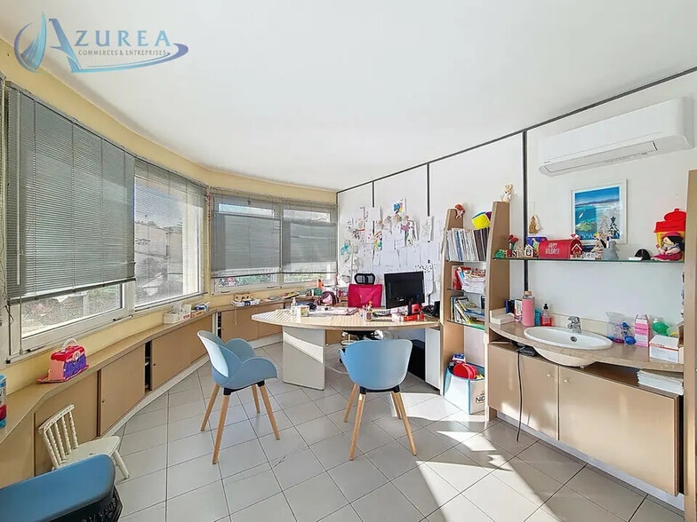 Bureau dans Saint-Laurent-du-Var à vendre - Photo intérieure – Image 3 sur 7