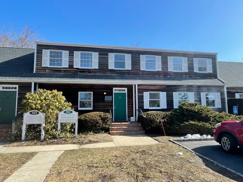 349 Meeting House Ln, Southampton, NY à louer - Photo de l’immeuble – Image 2 sur 16