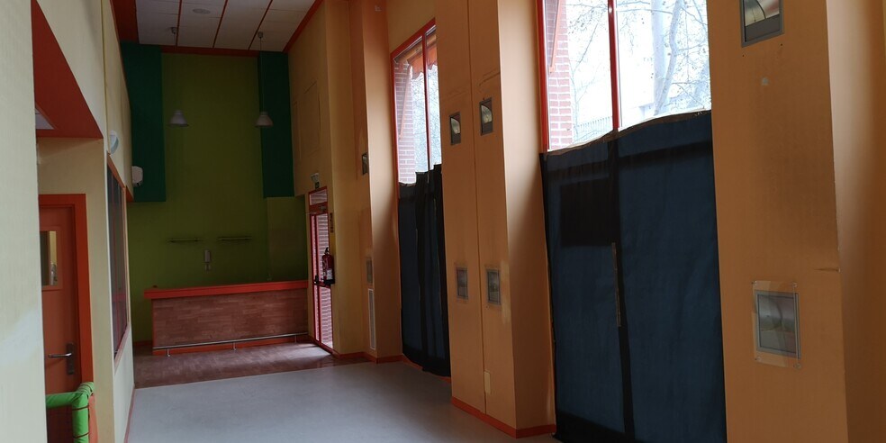 Calle de Aquitania, 15, Madrid, Madrid à louer - Photo de l’immeuble – Image 3 sur 10