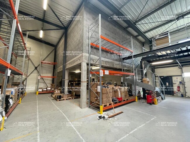 Plus de détails pour Local d'activités à louer