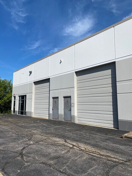 195 Kendall Point Dr, Oswego, IL à louer - Photo de l’immeuble – Image 2 sur 11
