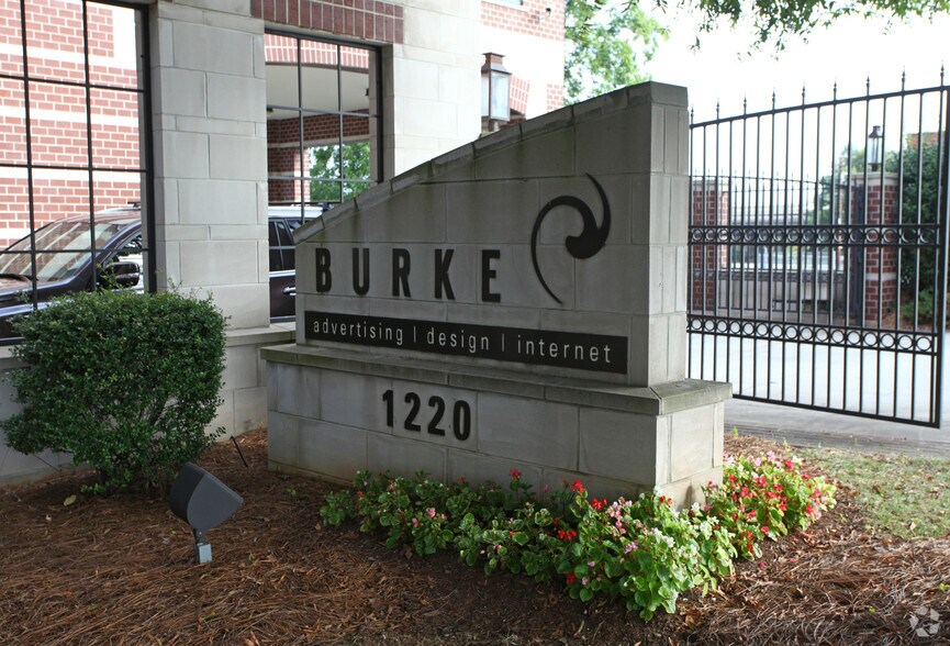 1216-1220 S Graham St, Charlotte, NC à louer - Photo de l’immeuble – Image 2 sur 11