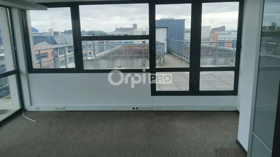 Bureau dans Reims à louer - Photo de l’immeuble – Image 2 sur 11