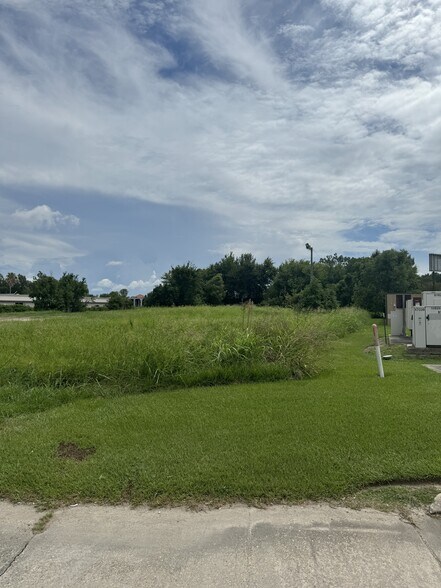 10850 Mead rd, Baton Rouge, LA à vendre - Photo de l’immeuble – Image 2 sur 3
