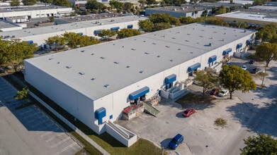 5401 NW 163rd St, Hialeah, FL à louer Photo de l’immeuble– Image 1 sur 4