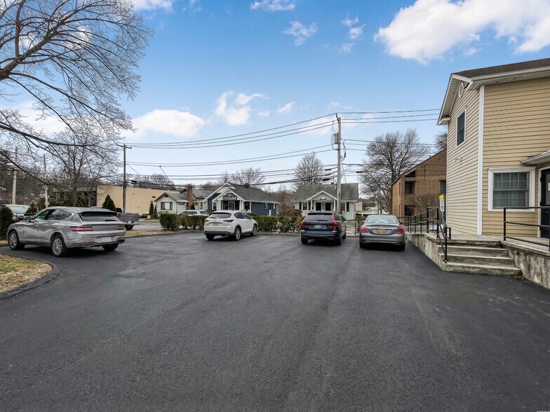 146 Maple Ave, New City, NY à vendre - Photo de l’immeuble – Image 2 sur 23