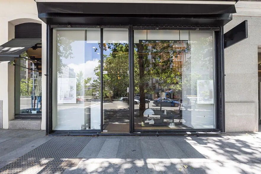 Local commercial dans Nîmes à vendre - Photo de l’immeuble – Image 1 sur 5