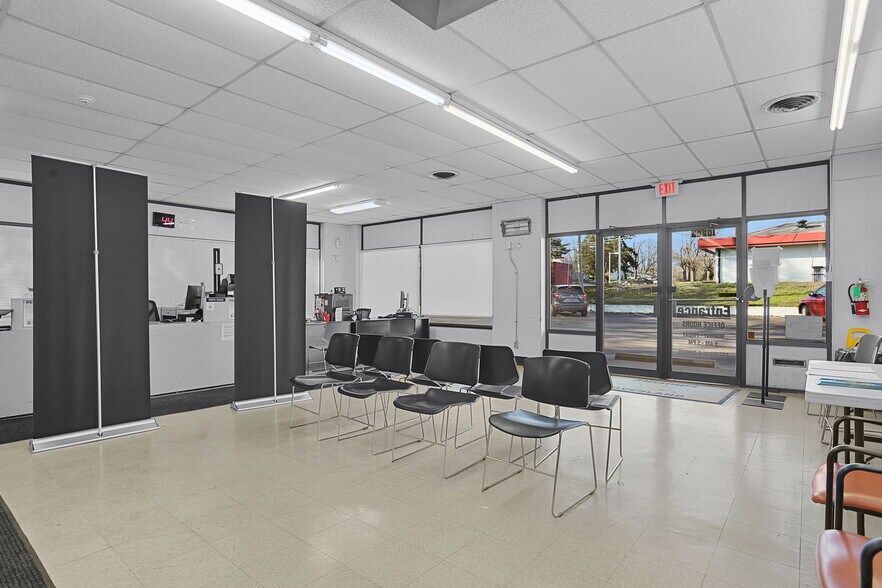 10262-10292 Page Ave, Saint Louis, MO à louer - Photo de l’immeuble – Image 3 sur 3