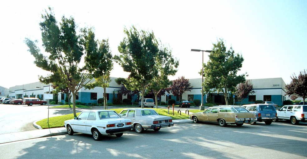 3670-3680 Charter Park Dr, San Jose, CA à louer - Photo de l’immeuble – Image 3 sur 9