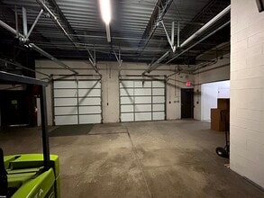 2505 S Finley Rd, Lombard, IL à louer Photo intérieure– Image 1 sur 20