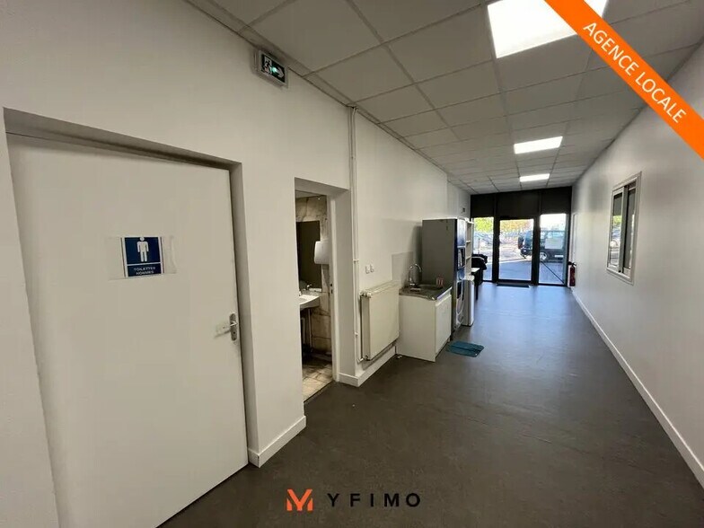 Local d’activités dans Poissy à louer - Photo de l’immeuble – Image 1 sur 6