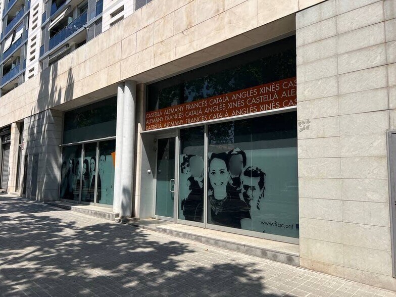 Local commercial dans Sabadell, Barcelona à louer - Photo de l’immeuble – Image 1 sur 16