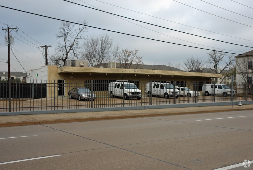 1407 N Zang Blvd, Dallas, TX à louer - Photo de l’immeuble – Image 2 sur 2