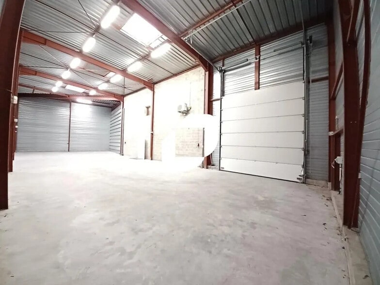 Local d’activités dans Chelles à louer - Photo intérieure – Image 3 sur 10