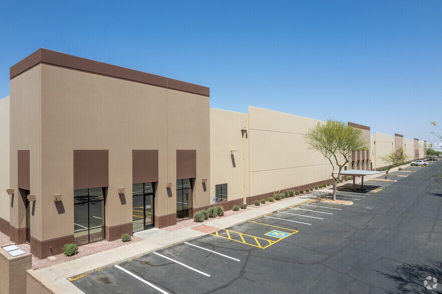 825 N 73rd Ave, Phoenix, AZ à louer - Photo de l’immeuble – Image 3 sur 13