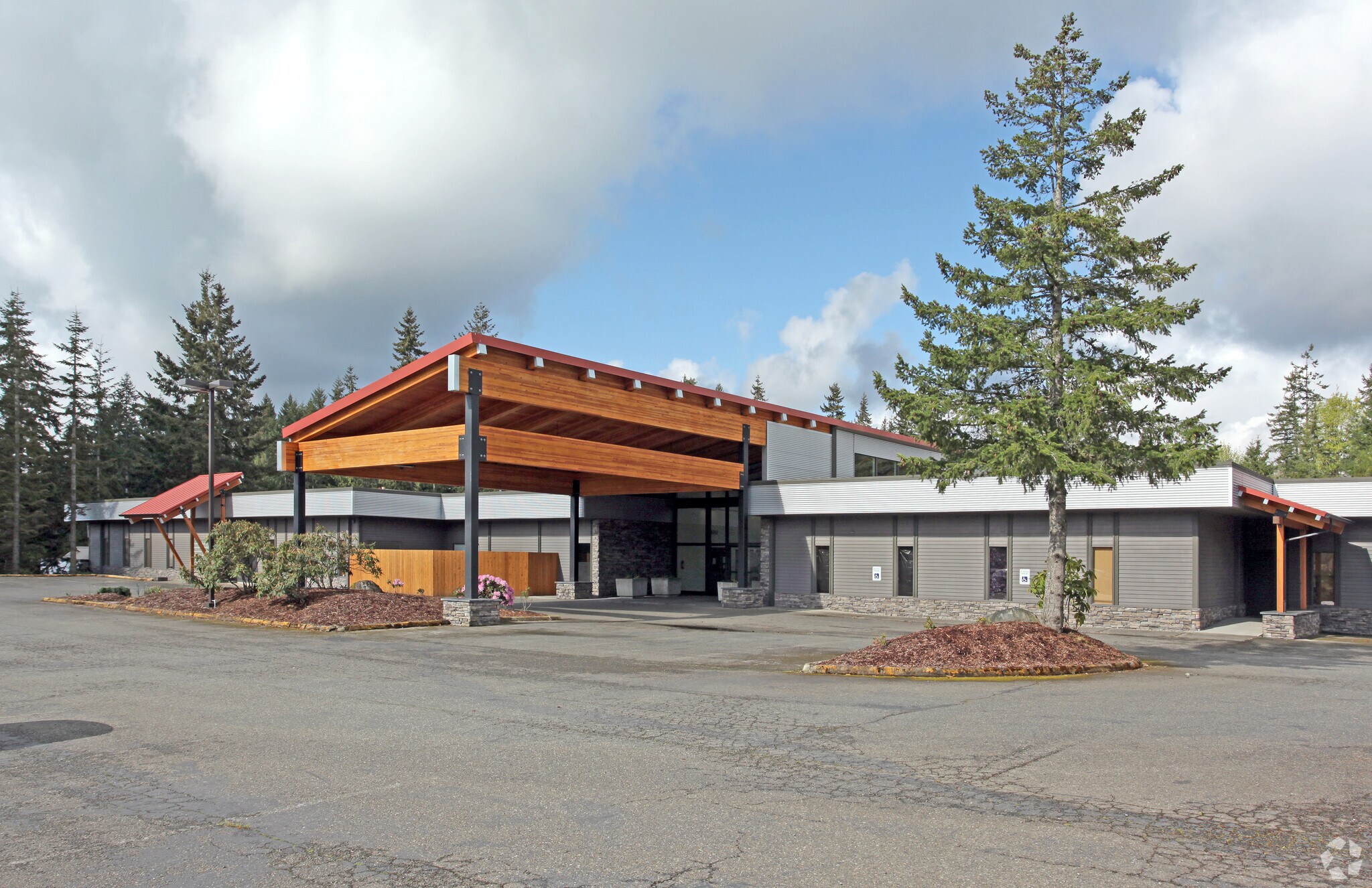 1950 Pottery Ave, Port Orchard, WA à louer Photo principale– Image 1 sur 9