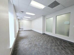 125 S Elm St, Greensboro, NC à louer Photo intérieure– Image 2 sur 9