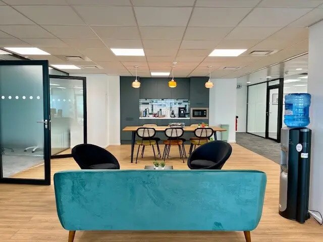 Bureau dans Courbevoie à louer - Photo de l’immeuble – Image 3 sur 8