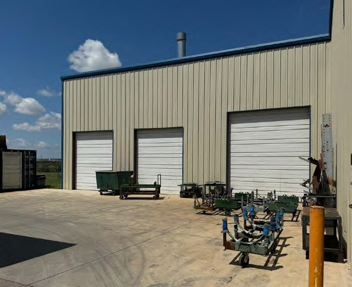 2000 Clovis Barker Rd, San Marcos, TX à louer - Photo de l’immeuble – Image 3 sur 12
