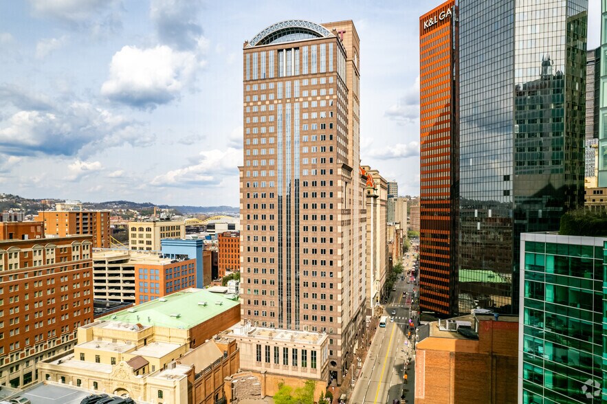 625 Liberty Ave, Pittsburgh, PA à louer - Photo de l’immeuble – Image 1 sur 15