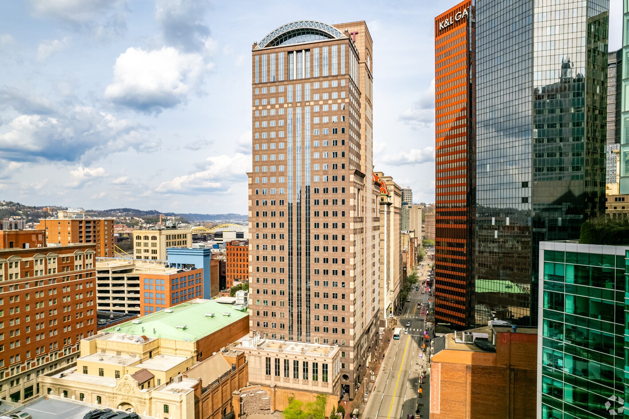 625 Liberty Ave, Pittsburgh, PA à louer Photo de l’immeuble– Image 1 sur 16