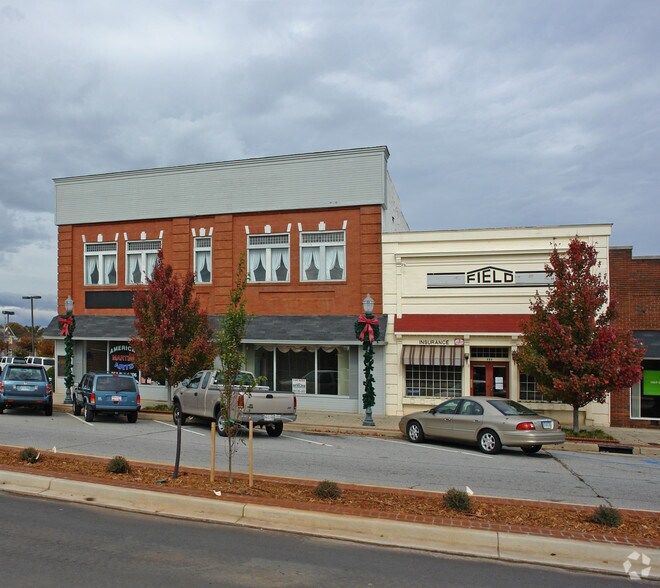 319-321 Main St, Seneca, SC à louer - Photo de l’immeuble – Image 2 sur 3