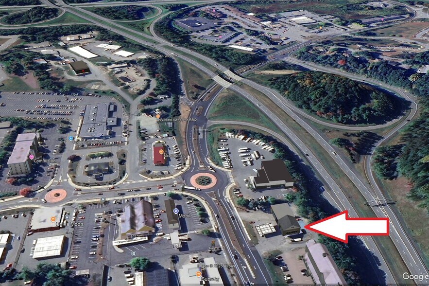 1049 N Main St, White River Junction, VT à vendre - Photo de l’immeuble – Image 1 sur 16