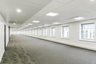 2-4 Place Des Vosges, Courbevoie à louer Photo intérieure– Image 1 sur 2