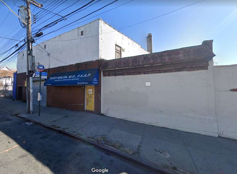12214 15th Ave, College Point, NY à louer - Photo principale – Image 2 sur 18