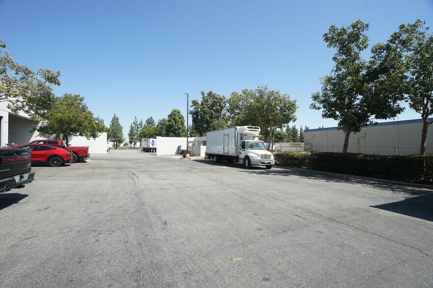1590 S Milliken Ave, Ontario, CA à vendre - Photo de l’immeuble – Image 2 sur 25