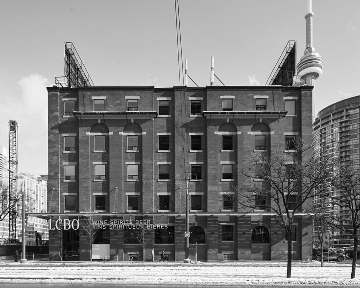 49 Spadina Ave, Toronto, ON à louer - Photo de l’immeuble – Image 2 sur 11