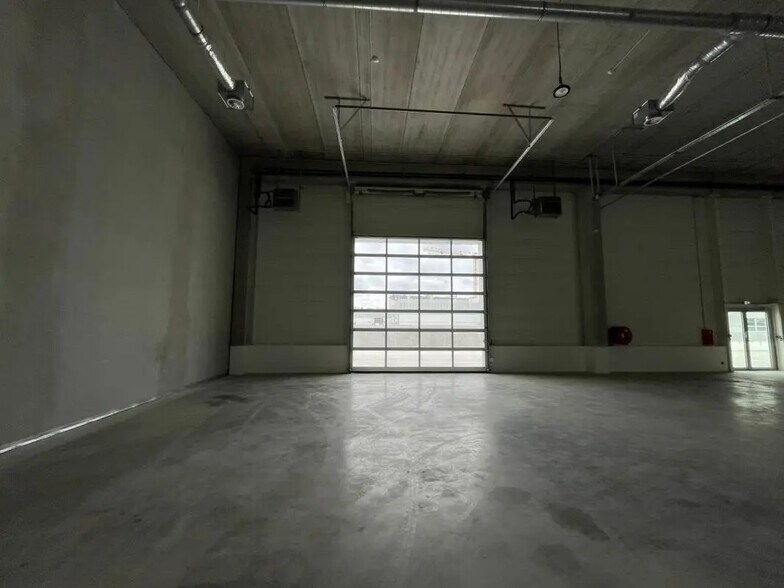 1 Rue René Descartes, Vitry-sur-Seine à louer - Photo de l’immeuble – Image 2 sur 8